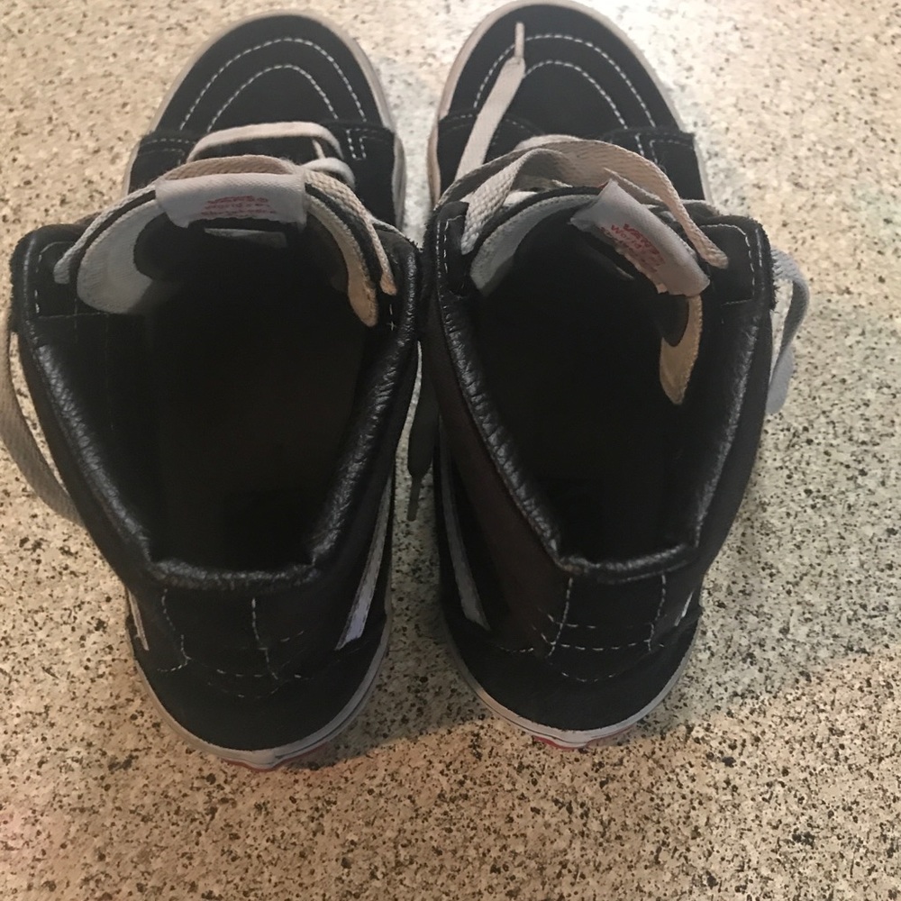 Shoes - Picture 4 of 5